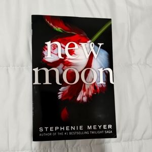 Brand New Twilight New Moon Book